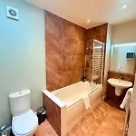 Perfect Flat For Leisure & Work بريستول