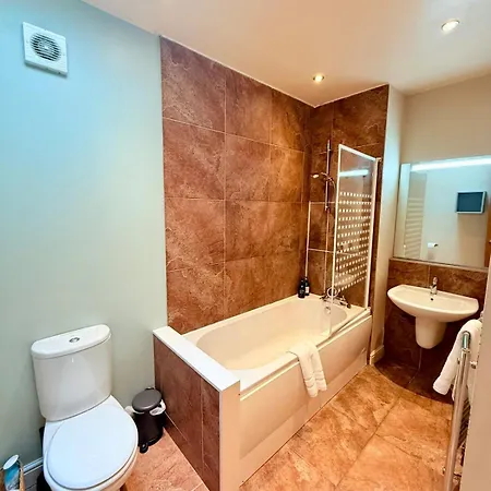 Apartment Perfect Flat For Leisure & Work *