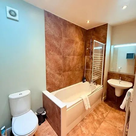 Perfect Flat For Leisure & Work Bristol