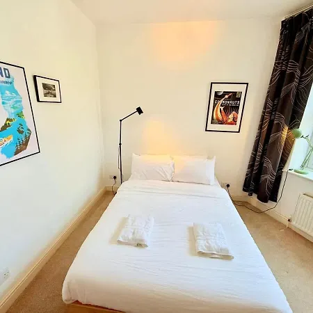 Perfect Flat For Leisure & Work Apartment *