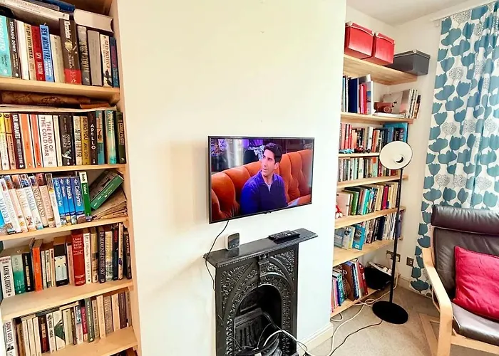 Perfect Flat For Leisure & Work דירה *