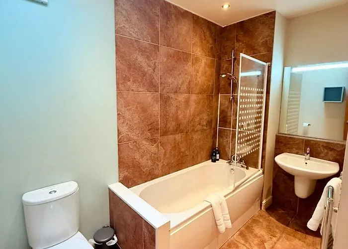 Perfect Flat For Leisure & Work Bristol